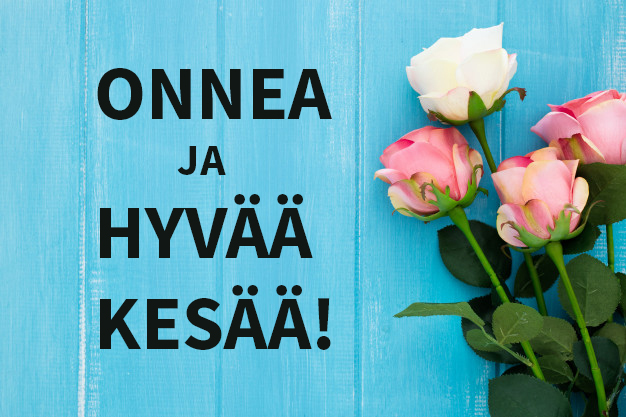 Ruusukimppu, taustalla vaaleansininen lautaseinä ja vieressä teksti "Onnea ja hvyää kesää!".