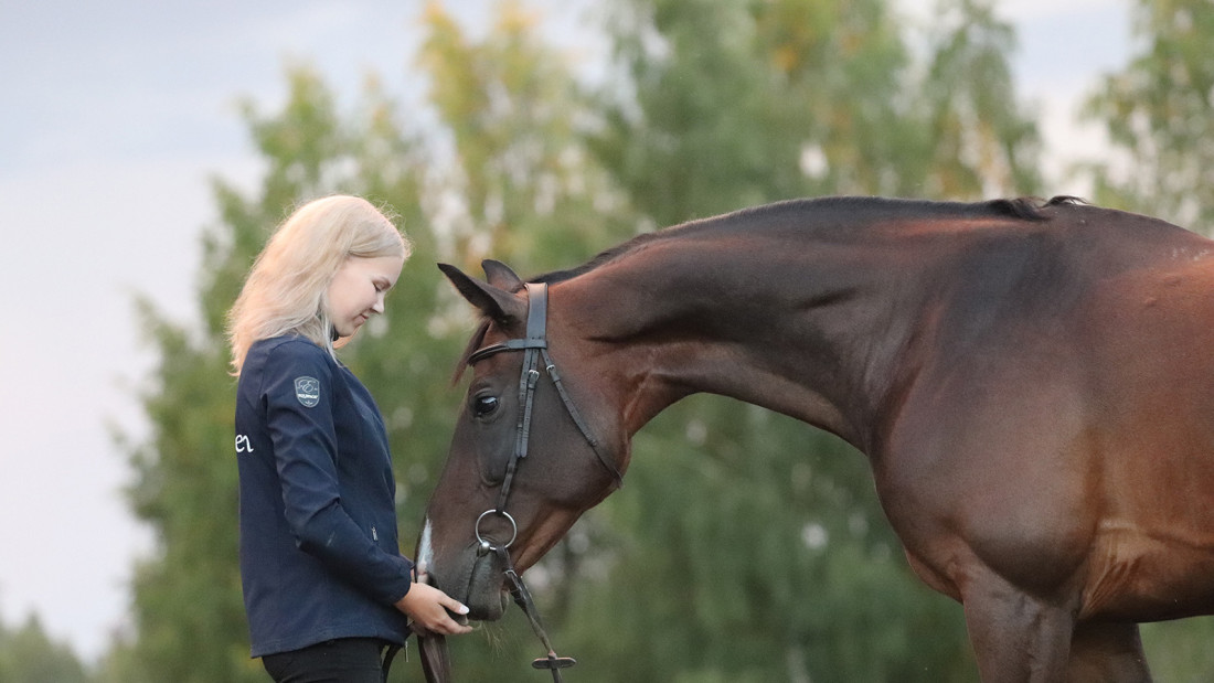 Iitu Mäkinen ja hevonen