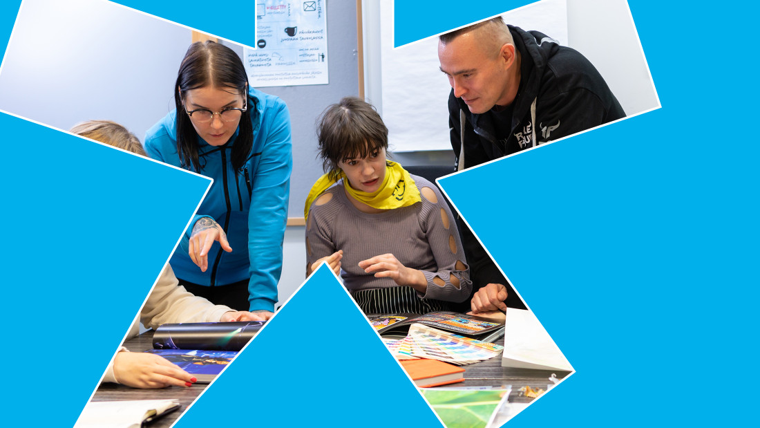 Sinisellä taustalla Spesian tähden muotoinen kuva, jossa kaksi aikuista ohjaa opiskelijoita luokassa.