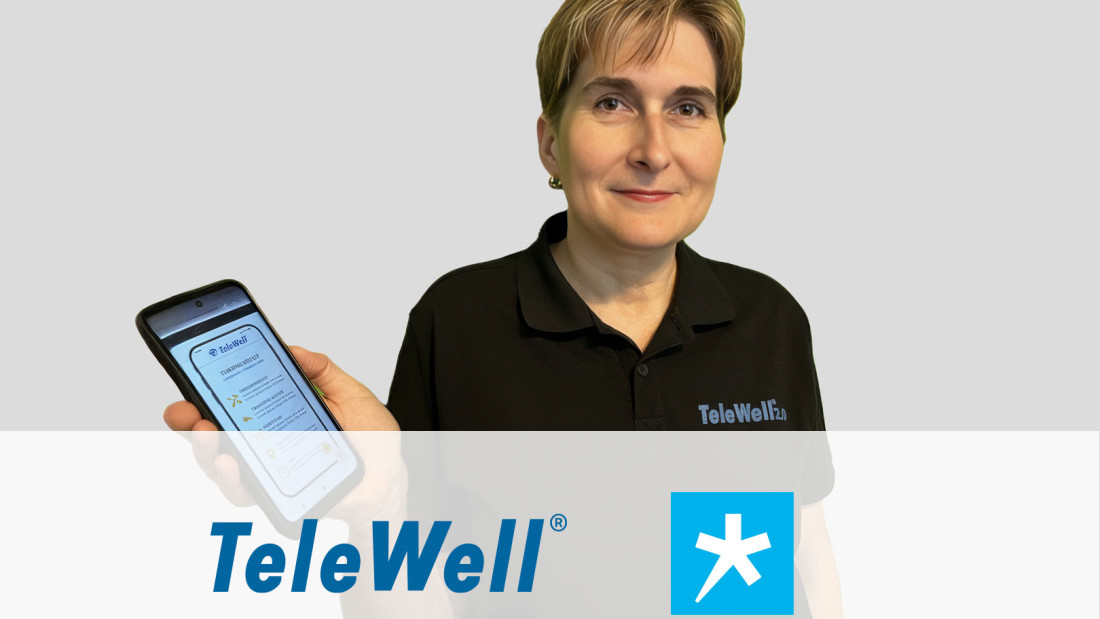 Nainen matkapuhelin kädessä, paidassa TeleWellin logo. Kuvan alareunassa Spesian ja TeleWellin logot kumppanuuden merkiksi.