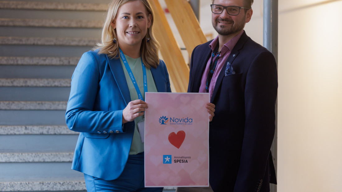 Spesian rehtori Annemari Suonsivu ja Novidan rehtori Timo Kulmala.