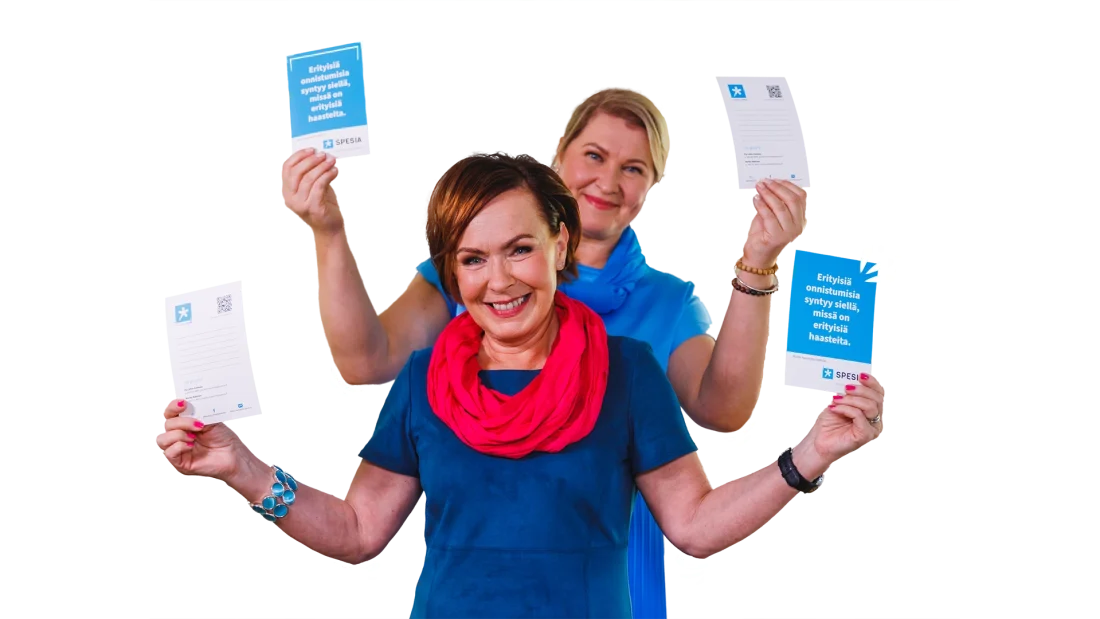 kaksi Spesian asiantuntijaa seisoo kuvassa esittäen käsissään yleisiä esitteitä.