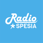Radio Spesian logo sinisellä taustalla.